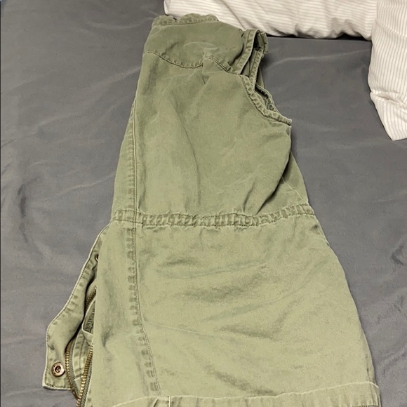 sleeveless jacket - Picture 1 of 2